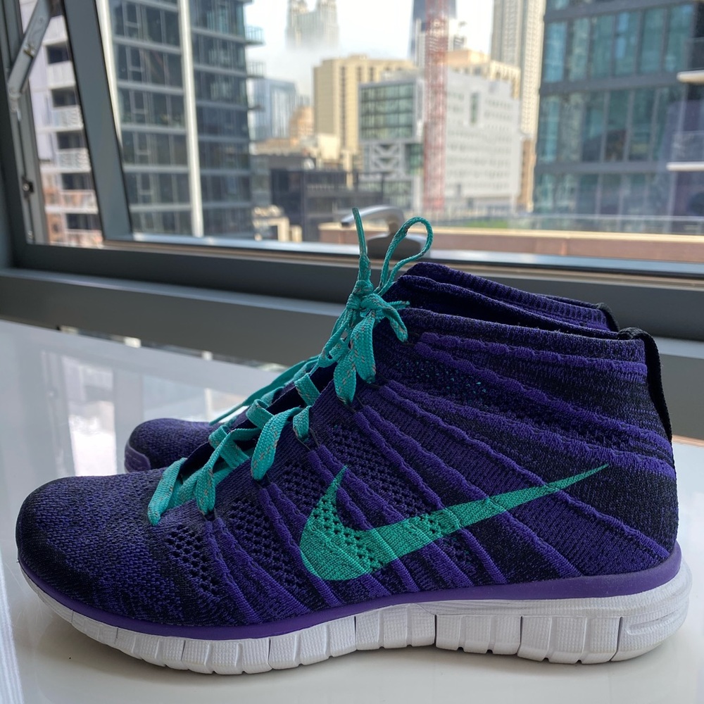 Women’s Nike size 8 shoe. Only worn once.